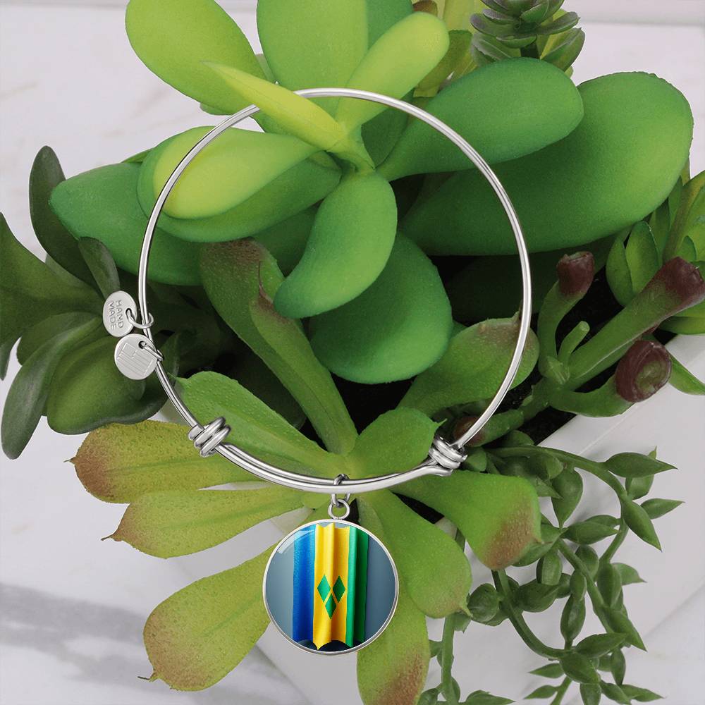 Vincy Flag Customizable Circle Bangle